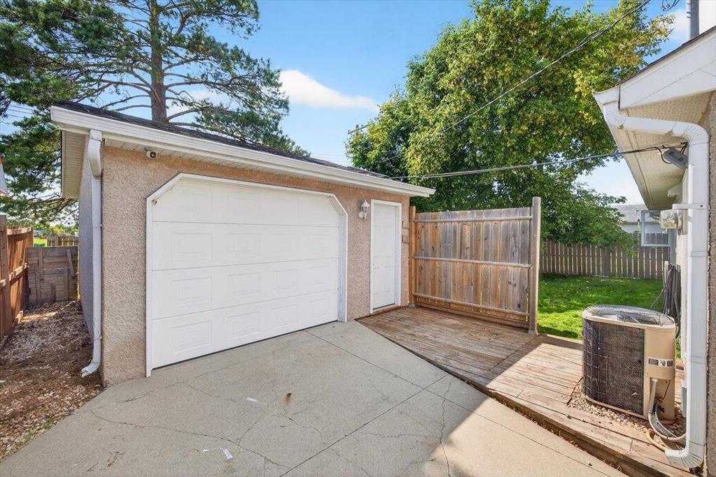 Photo 7 of 98 Cornwall Boulevard, Winnipeg MB