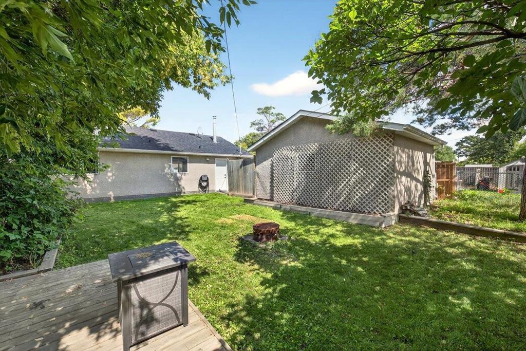 Photo 8 of 98 Cornwall Boulevard, Winnipeg MB