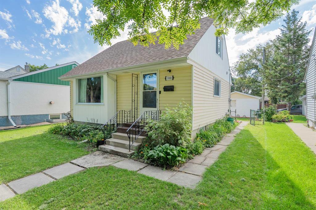 Photo 1 of 1088 Warsaw Avenue, Winnipeg MB