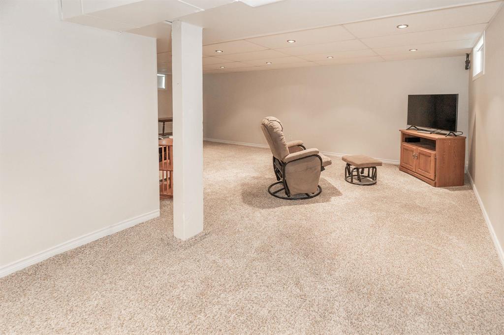 Photo 16 of 1088 Warsaw Avenue, Winnipeg MB