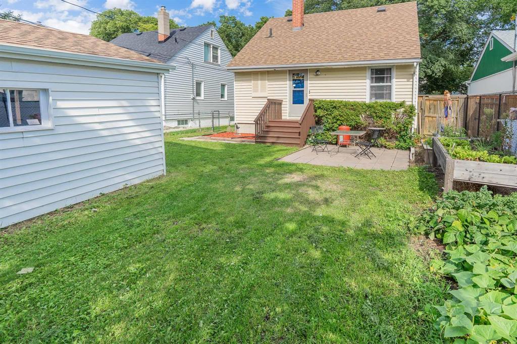 Photo 20 of 1088 Warsaw Avenue, Winnipeg MB