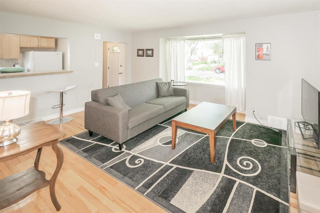 Photo 4 of 1088 Warsaw Avenue, Winnipeg MB