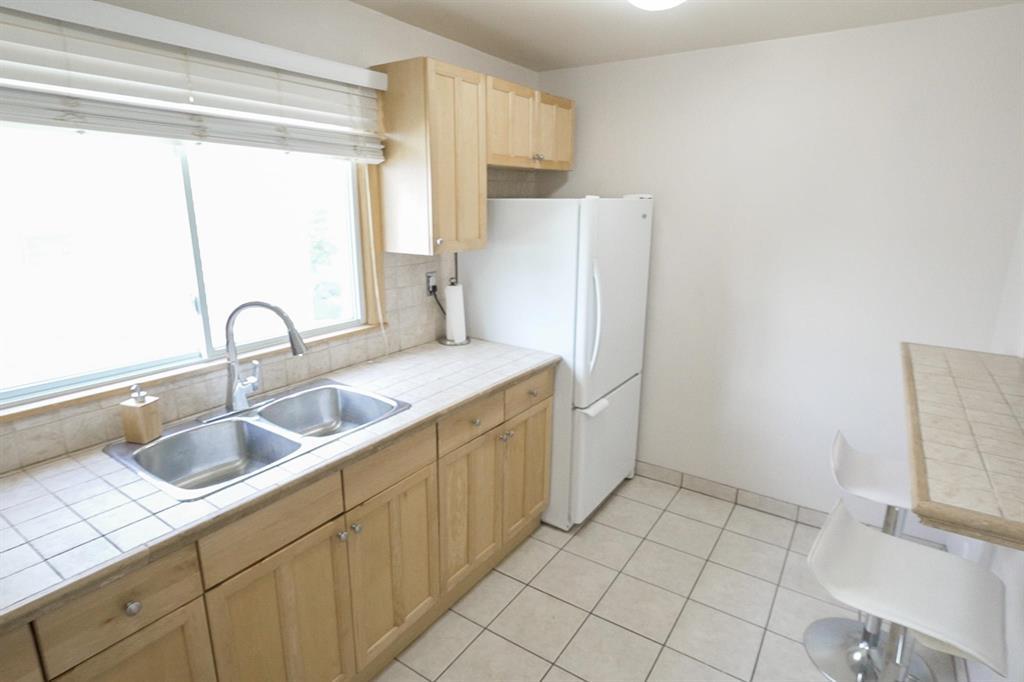 Photo 8 of 1088 Warsaw Avenue, Winnipeg MB