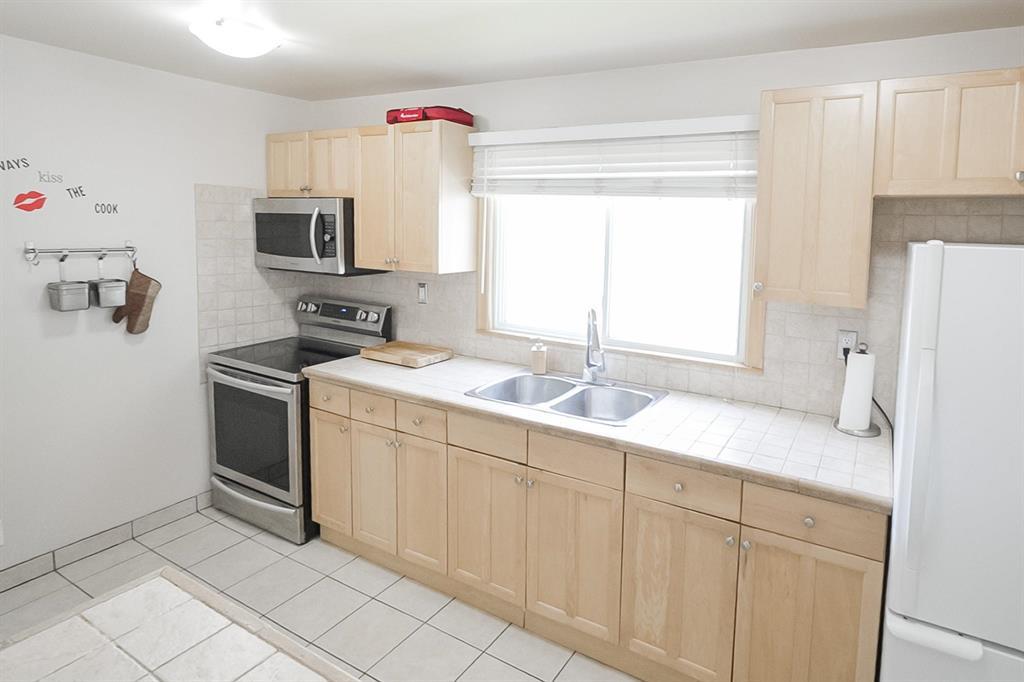 Photo 9 of 1088 Warsaw Avenue, Winnipeg MB
