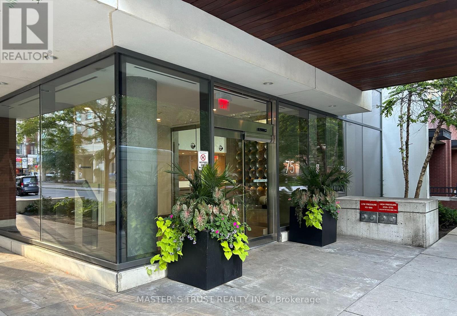 Photo 2 of 1702 75 St Nicholas Street, Toronto ON