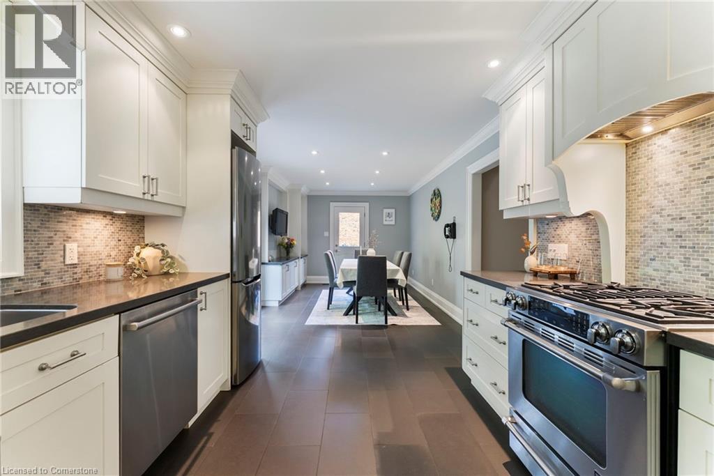 Photo 19 of 1511 Jasmine Crescent, Oakville ON