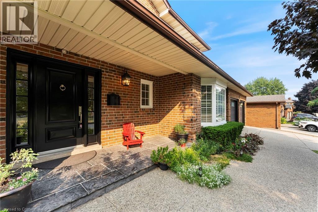 Photo 5 of 1511 Jasmine Crescent, Oakville ON