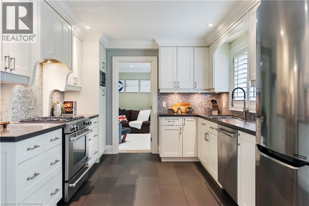 Photo 16 of 1511 Jasmine Crescent, Oakville ON