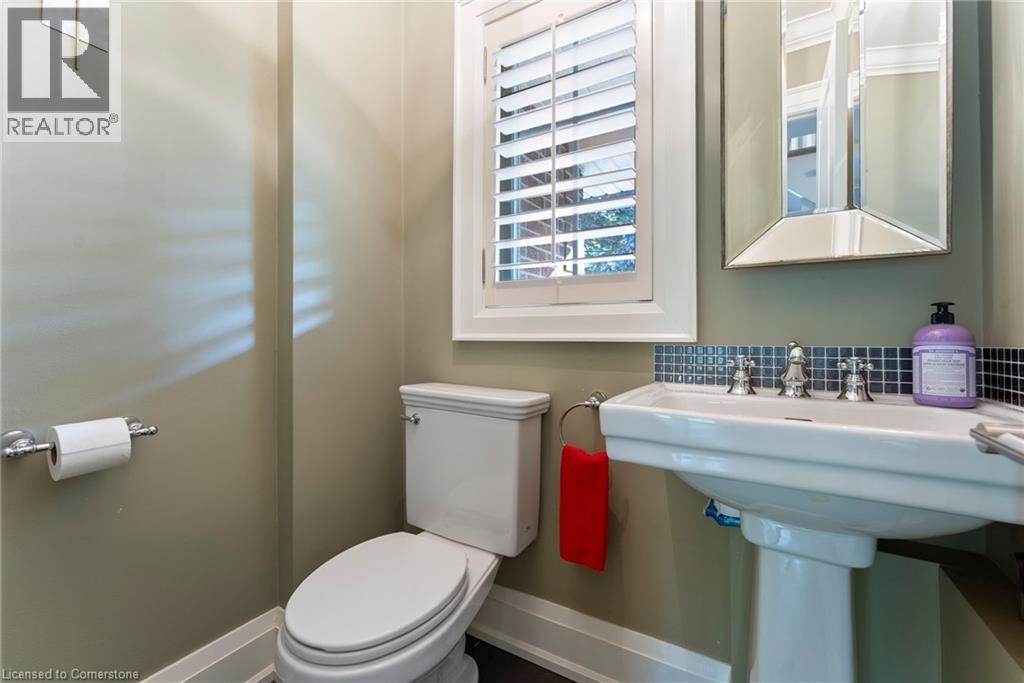 Photo 13 of 1511 Jasmine Crescent, Oakville ON