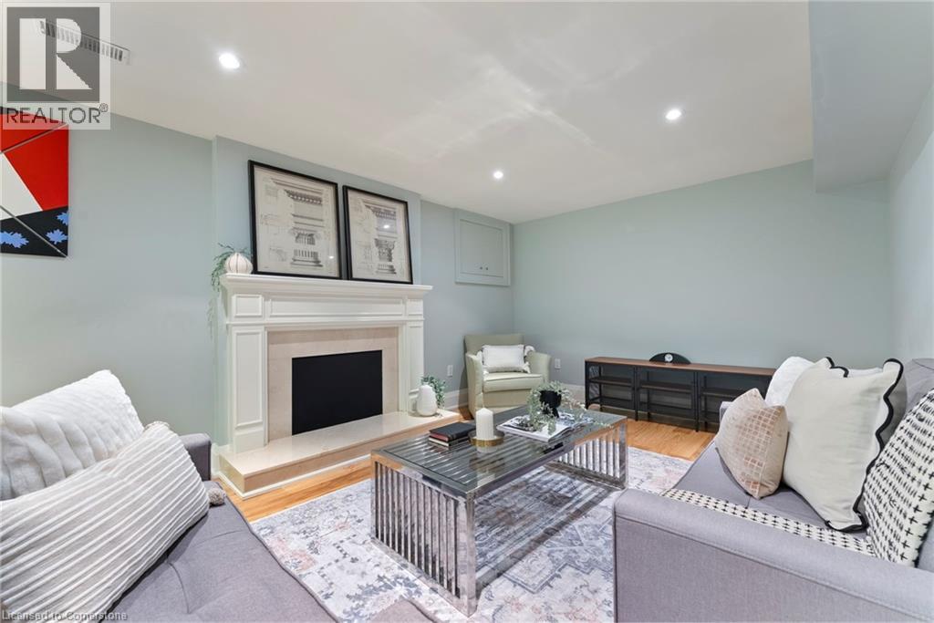 Photo 32 of 1511 Jasmine Crescent, Oakville ON