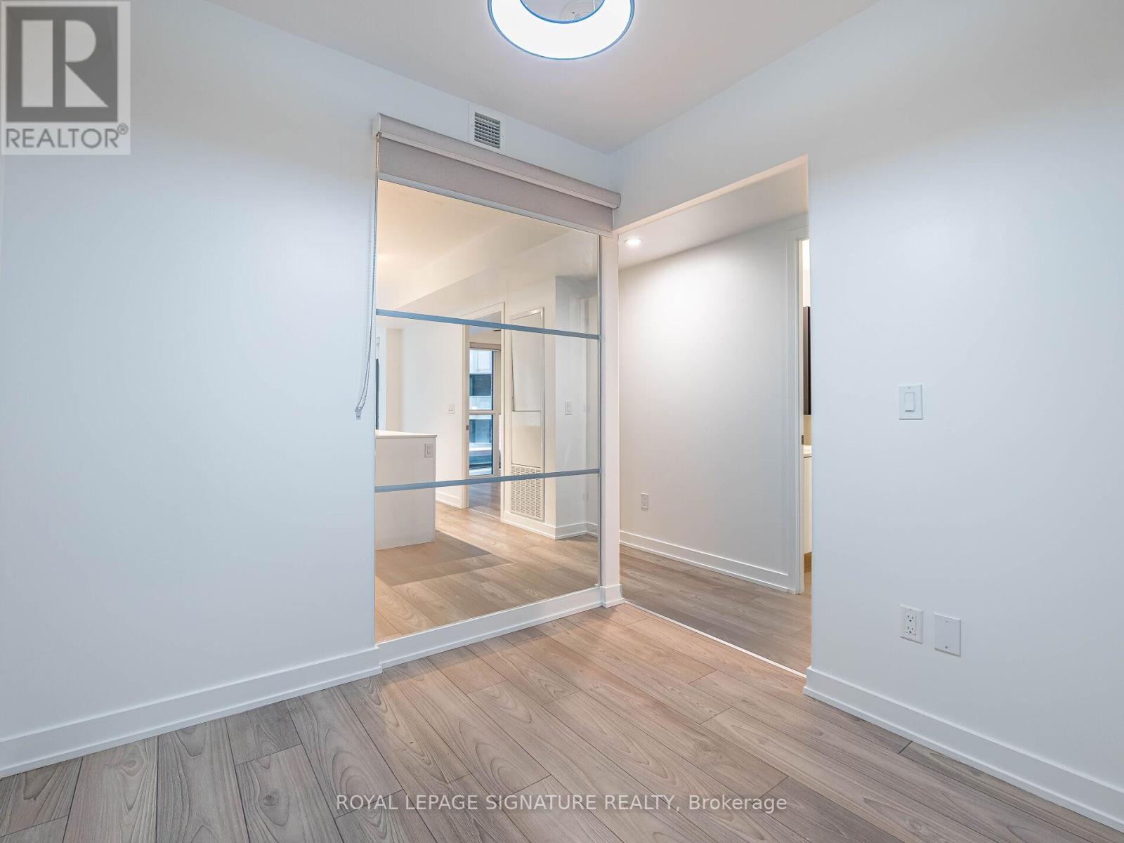 Photo 13 of 525 8 Tippett Road, Toronto ON