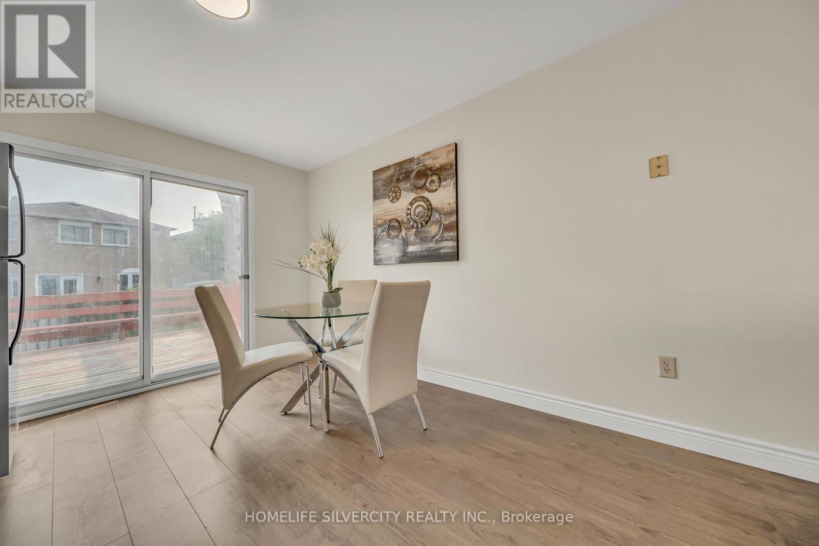 Photo 18 of 17 Sydenham Wells Road, Barrie ON