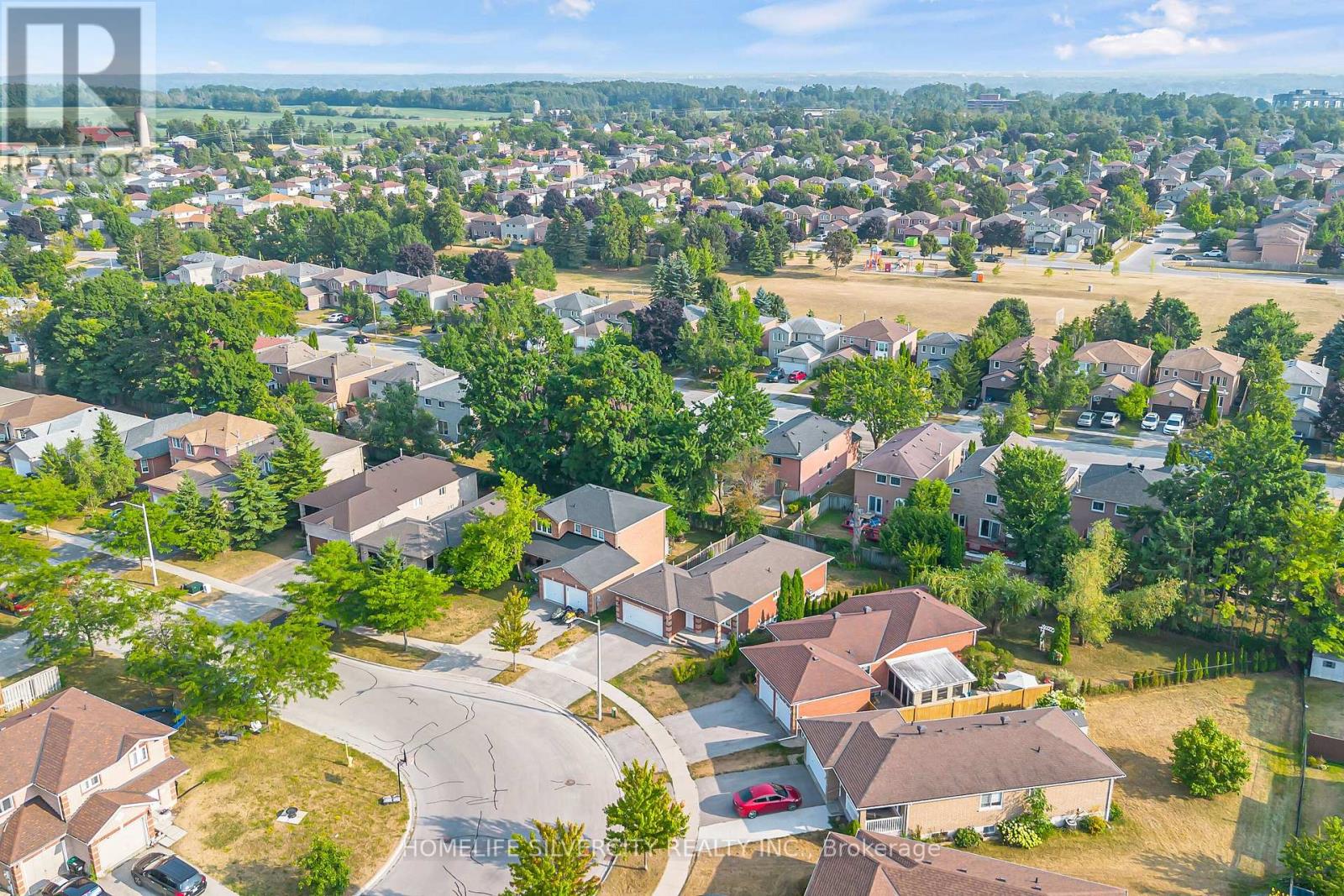 Photo 2 of 17 Sydenham Wells Road, Barrie ON