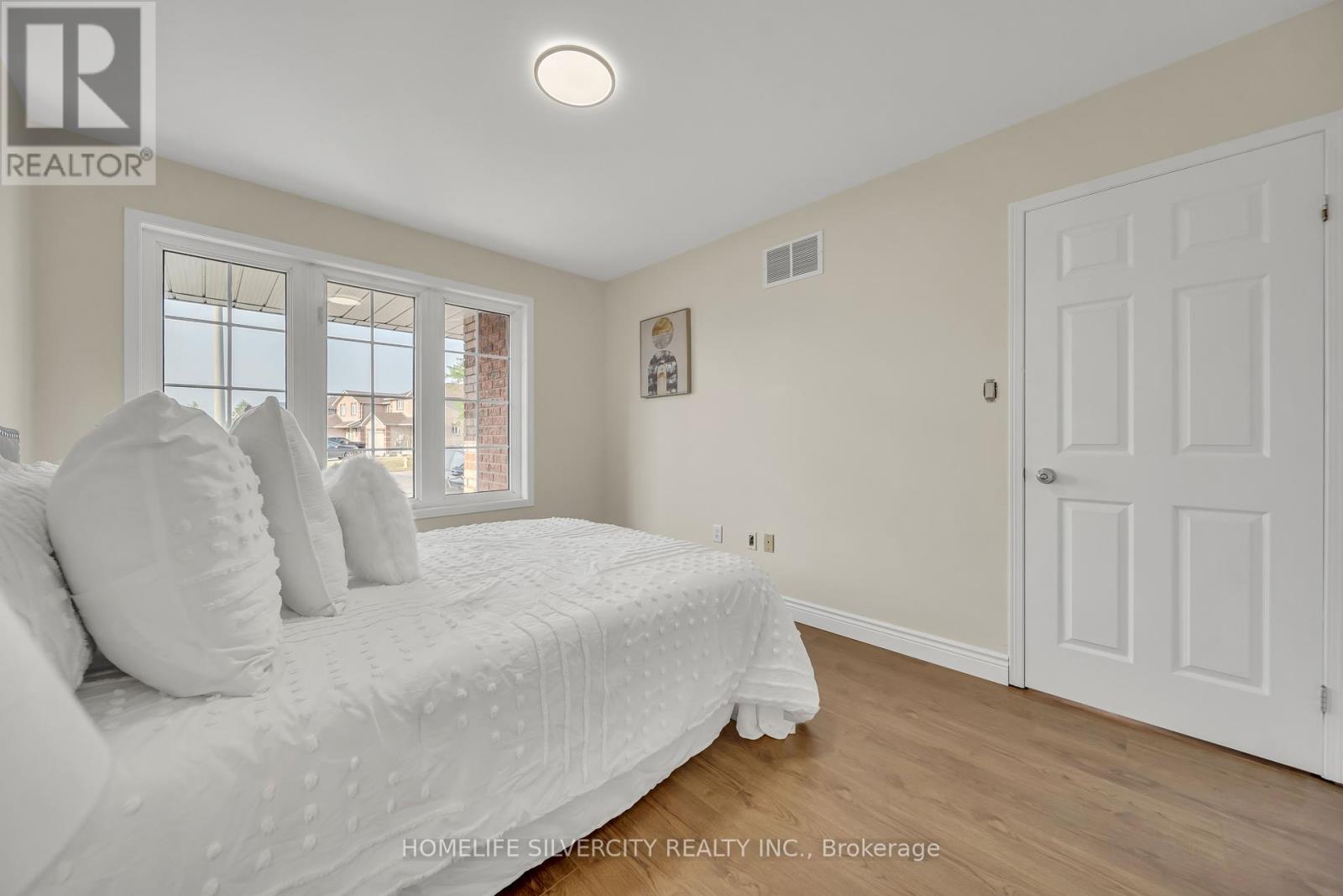 Photo 21 of 17 Sydenham Wells Road, Barrie ON