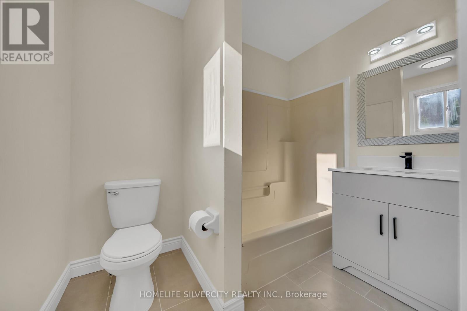 Photo 26 of 17 Sydenham Wells Road, Barrie ON