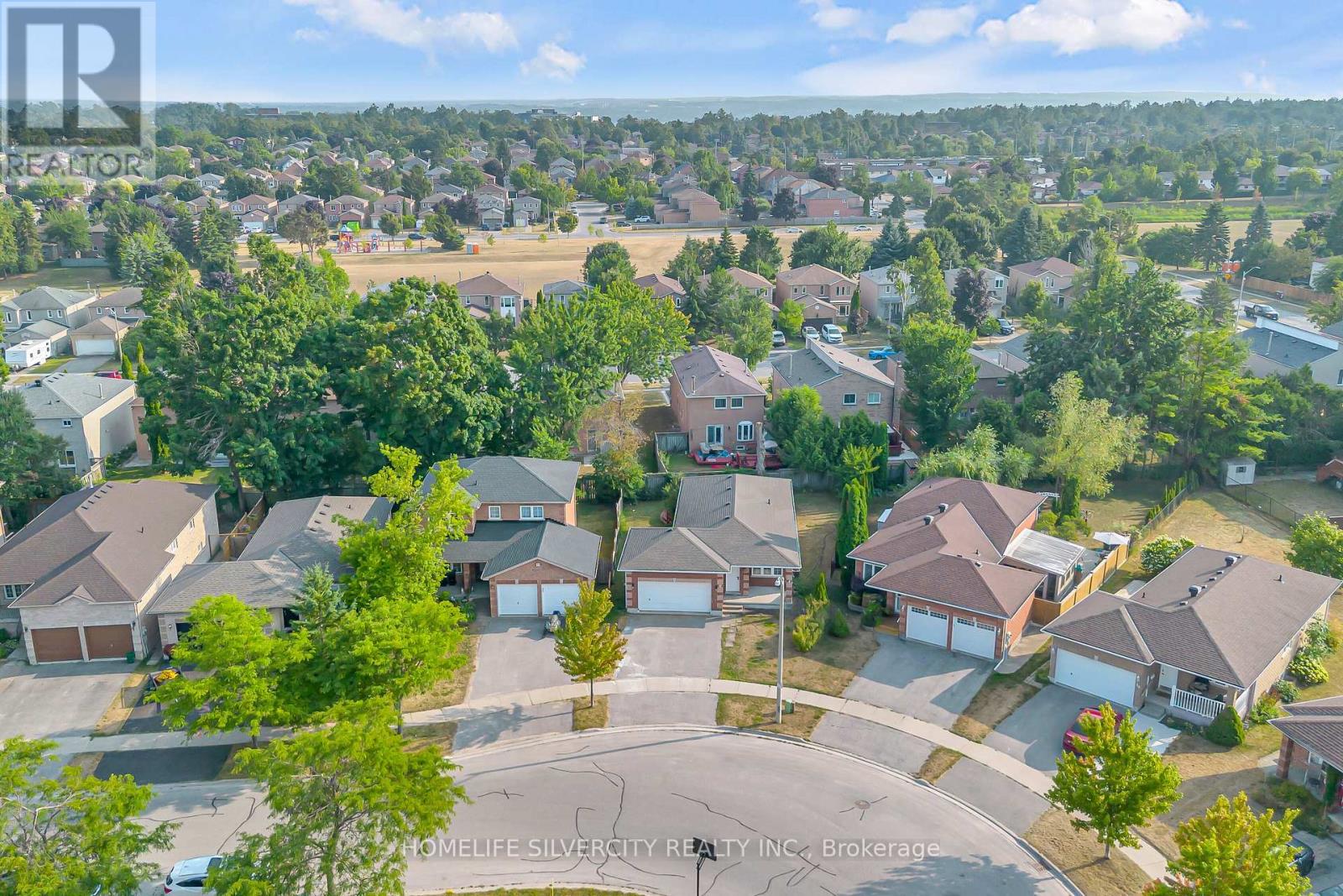 Photo 3 of 17 Sydenham Wells Road, Barrie ON