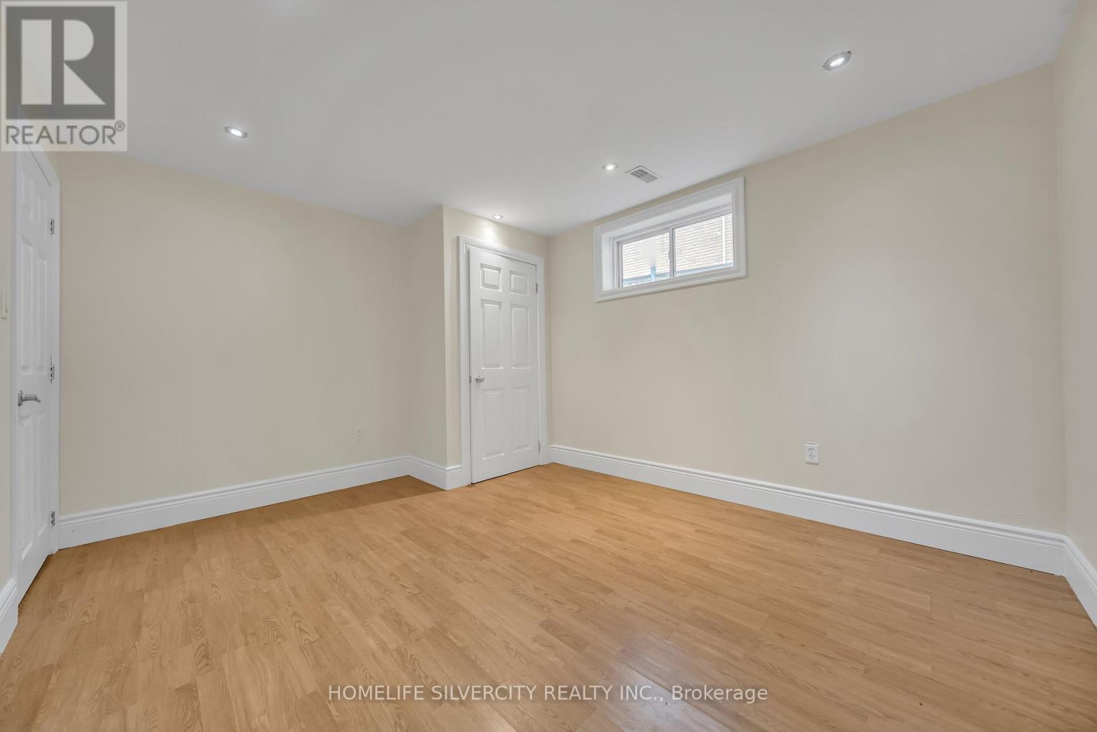 Photo 36 of 17 Sydenham Wells Road, Barrie ON
