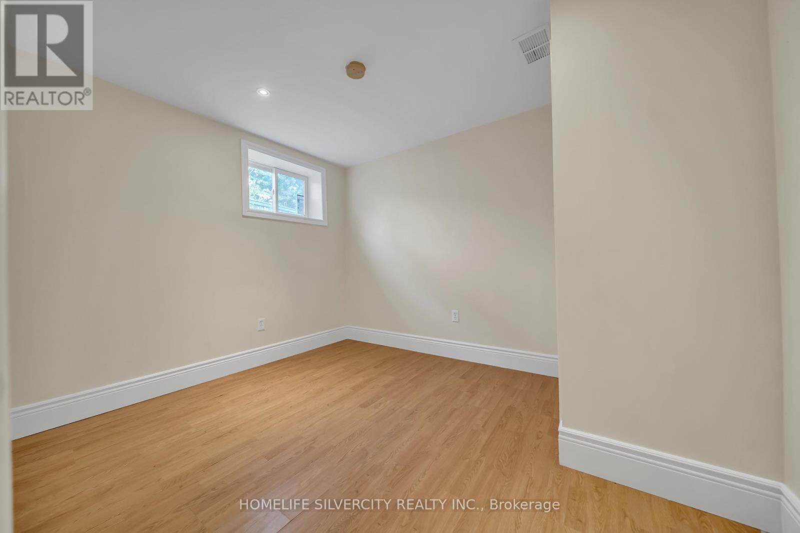 Photo 37 of 17 Sydenham Wells Road, Barrie ON