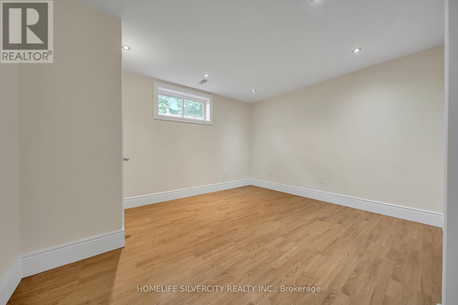 Photo 41 of 17 Sydenham Wells Road, Barrie ON