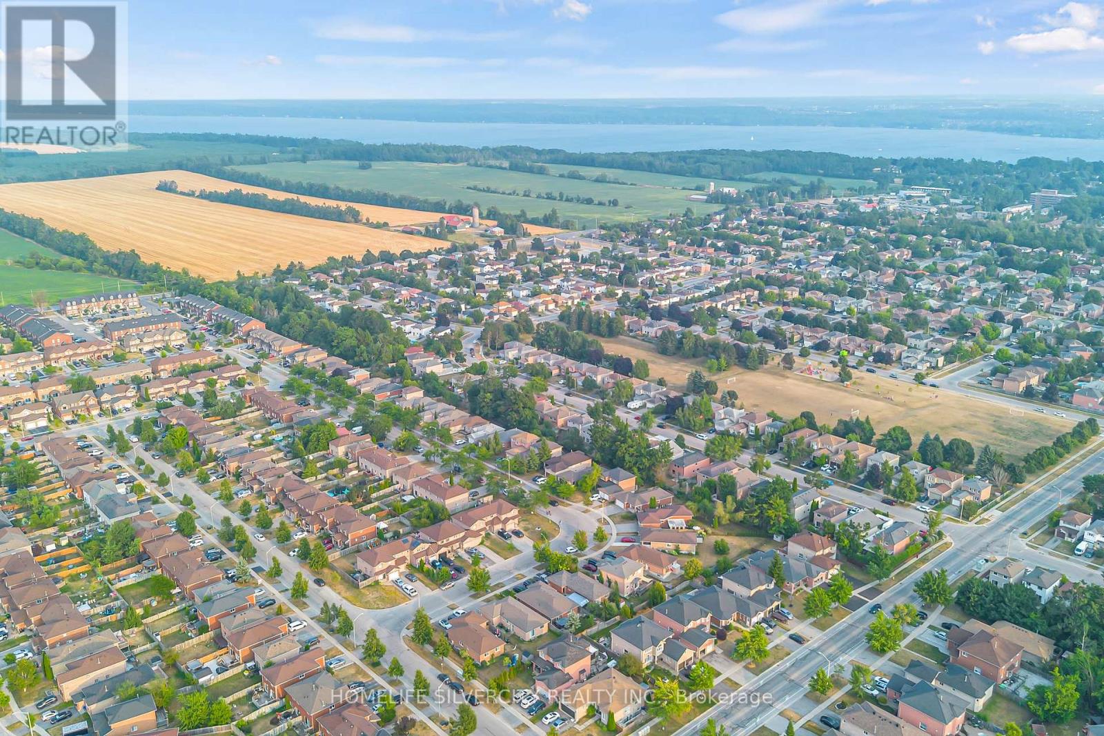 Photo 42 of 17 Sydenham Wells Road, Barrie ON