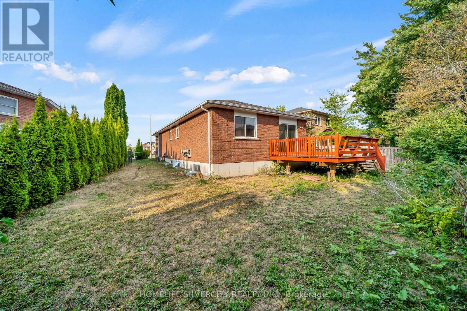 Photo 45 of 17 Sydenham Wells Road, Barrie ON