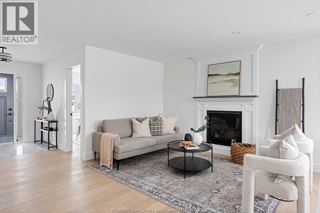Photo 11 of 70 Medora Avenue East, Essex ON