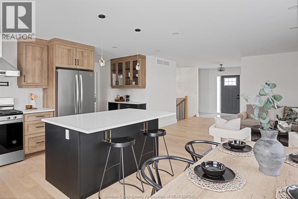Photo 16 of 70 Medora Avenue East, Essex ON