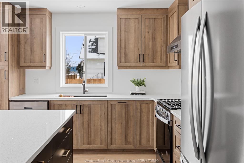 Photo 18 of 70 Medora Avenue East, Essex ON