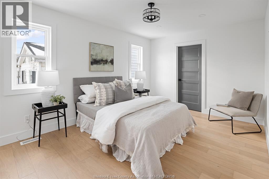 Photo 23 of 70 Medora Avenue East, Essex ON