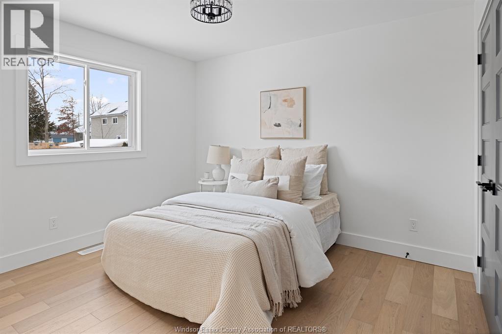 Photo 27 of 70 Medora Avenue East, Essex ON