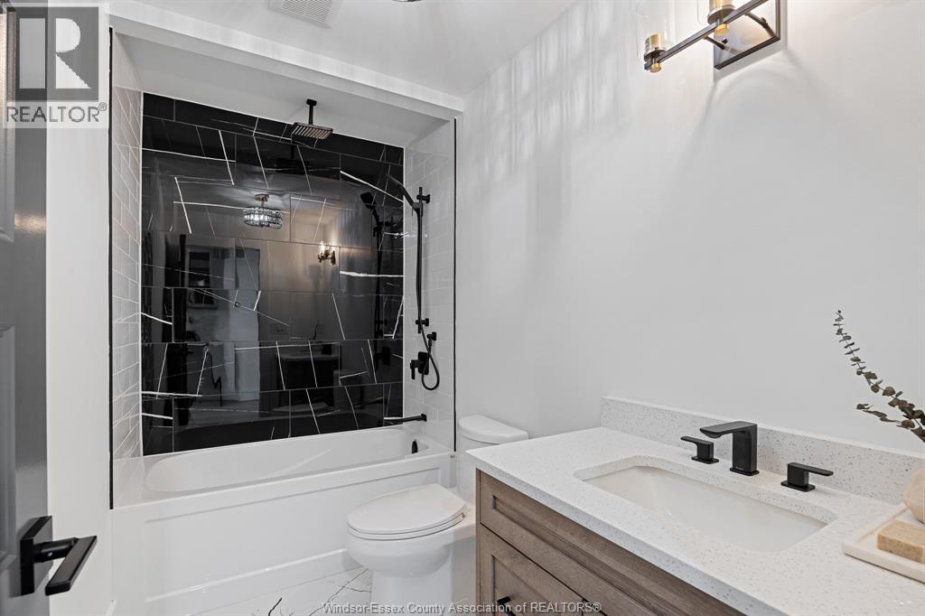 Photo 29 of 70 Medora Avenue East, Essex ON