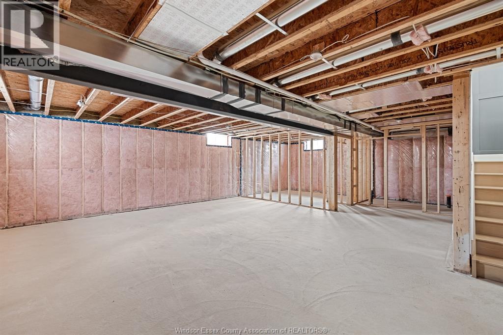 Photo 32 of 70 Medora Avenue East, Essex ON