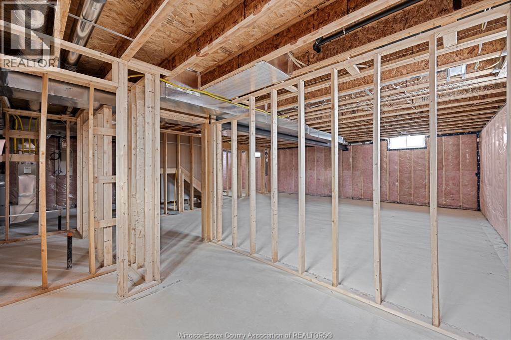 Photo 33 of 70 Medora Avenue East, Essex ON
