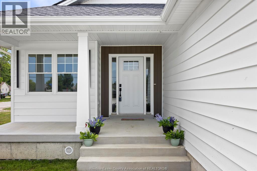 Photo 4 of 70 Medora Avenue East, Essex ON