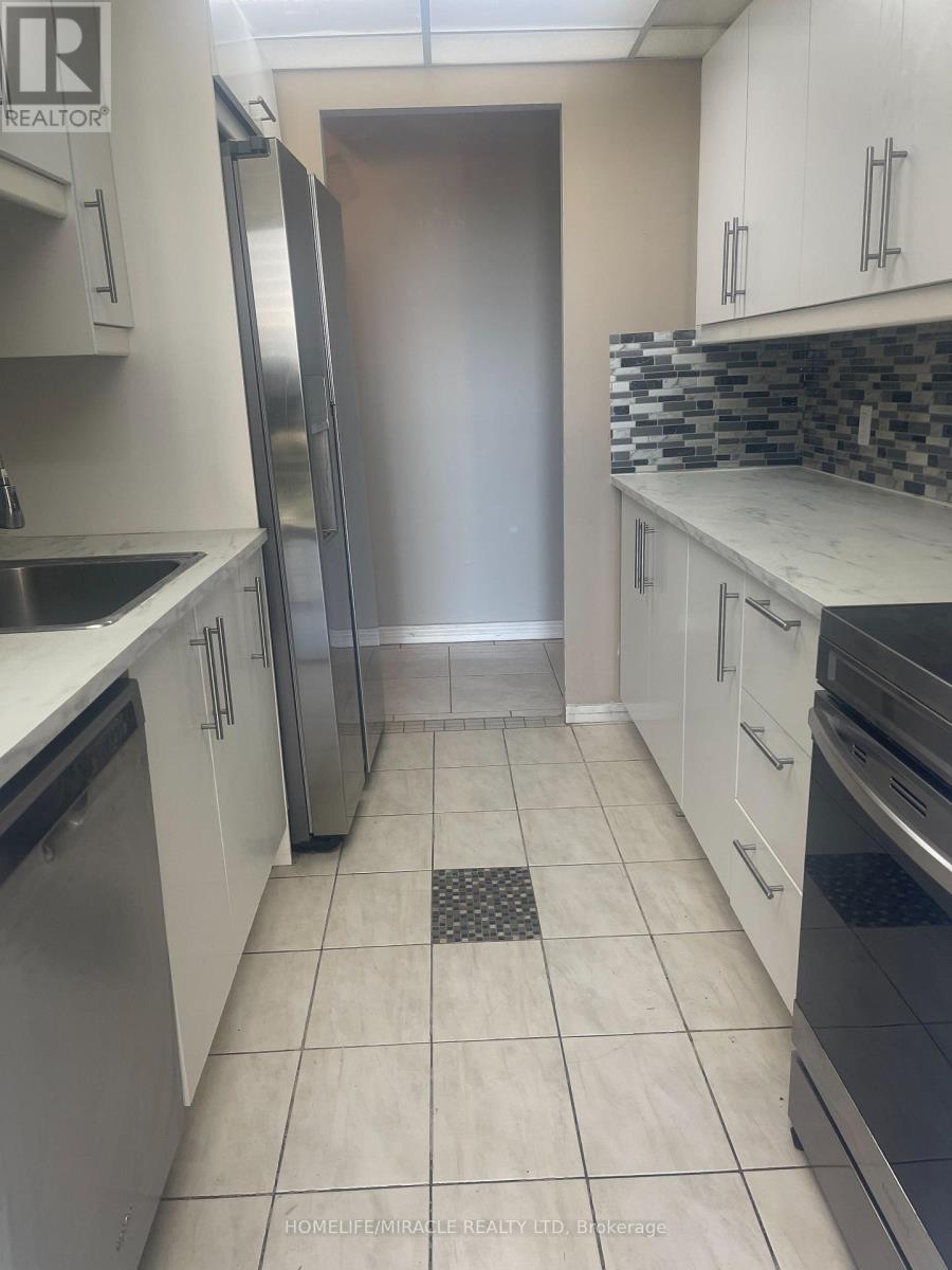 Photo 1 of 1708 3650 Kaneff Crescent, Mississauga ON