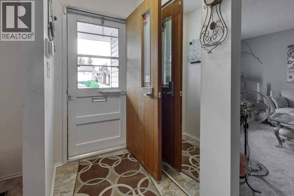 Photo 3 of 12 Mcphee Street, Red Deer AB