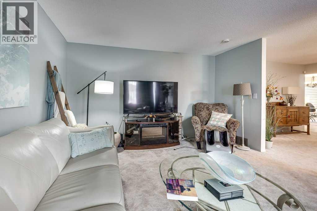 Photo 6 of 12 Mcphee Street, Red Deer AB