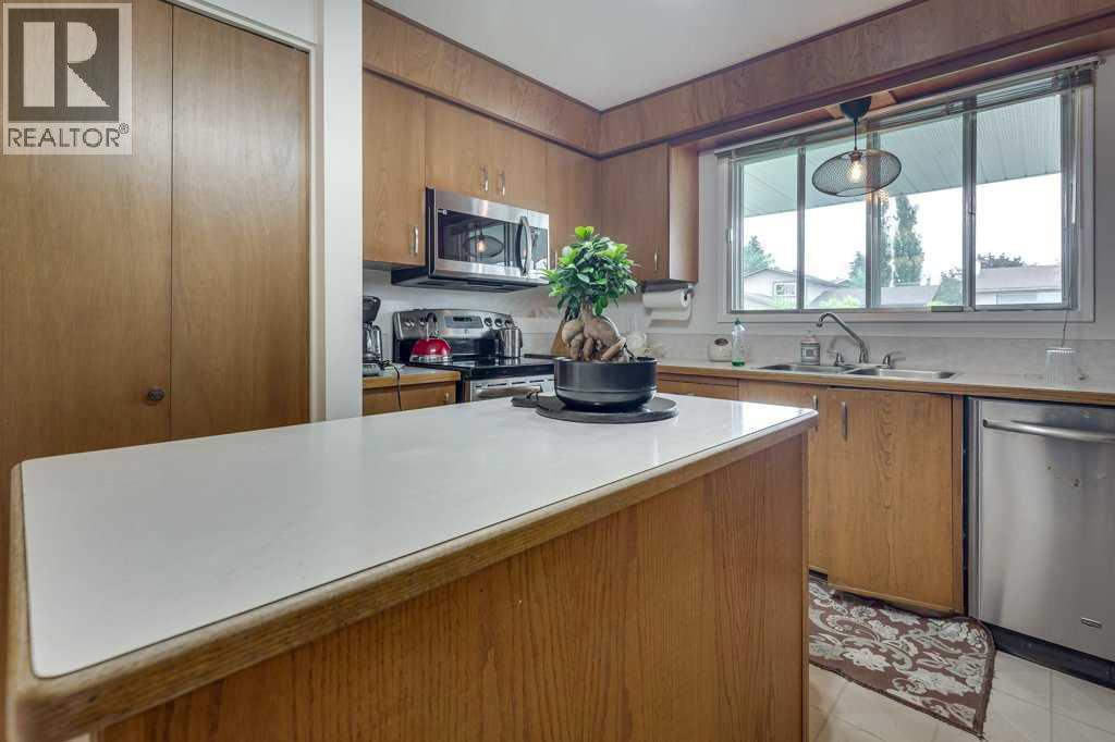 Photo 16 of 12 Mcphee Street, Red Deer AB