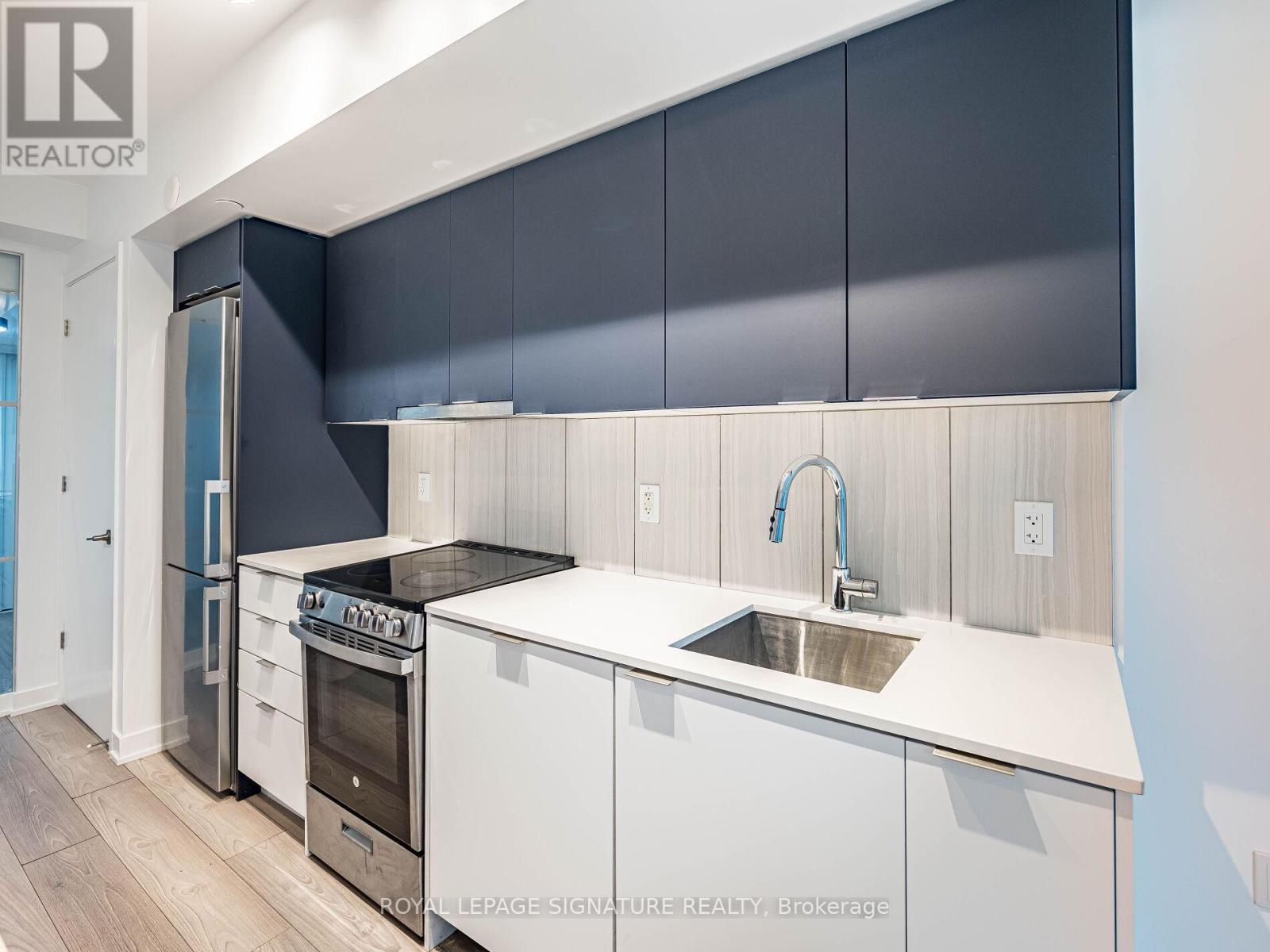 Photo 18 of 525 8 Tippett Road, Toronto ON