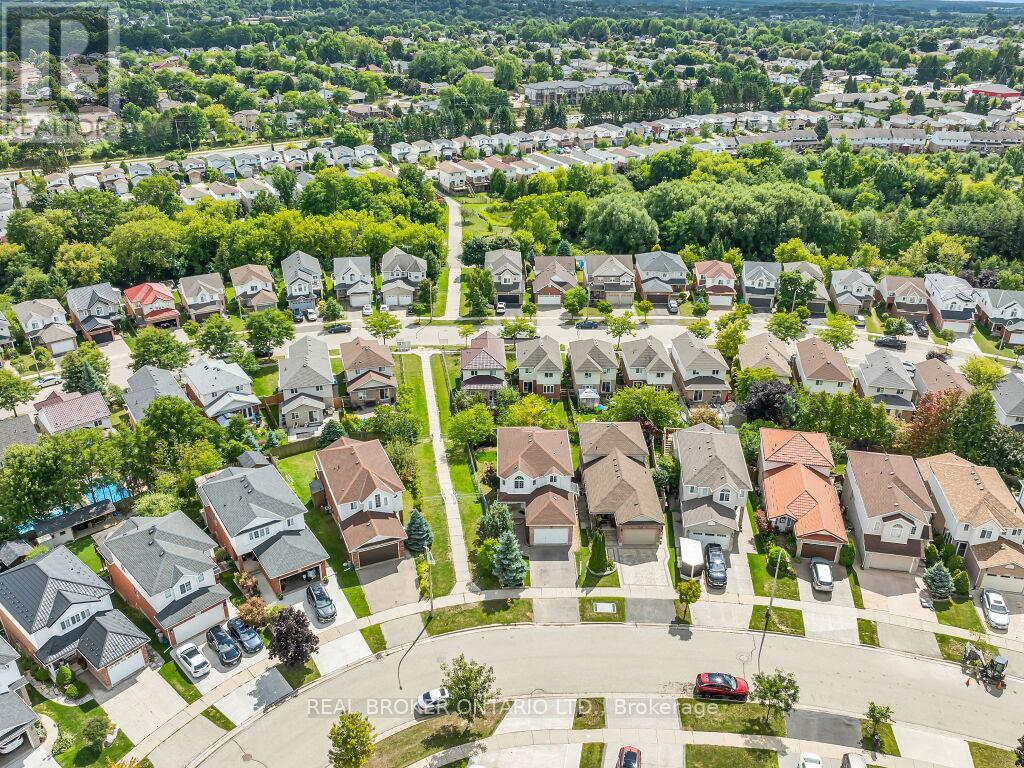 Photo 1 of 141 Hollyridge Crescent, Kitchener ON