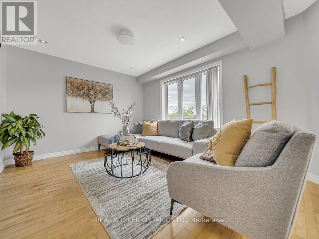 Photo 17 of 141 Hollyridge Crescent, Kitchener ON