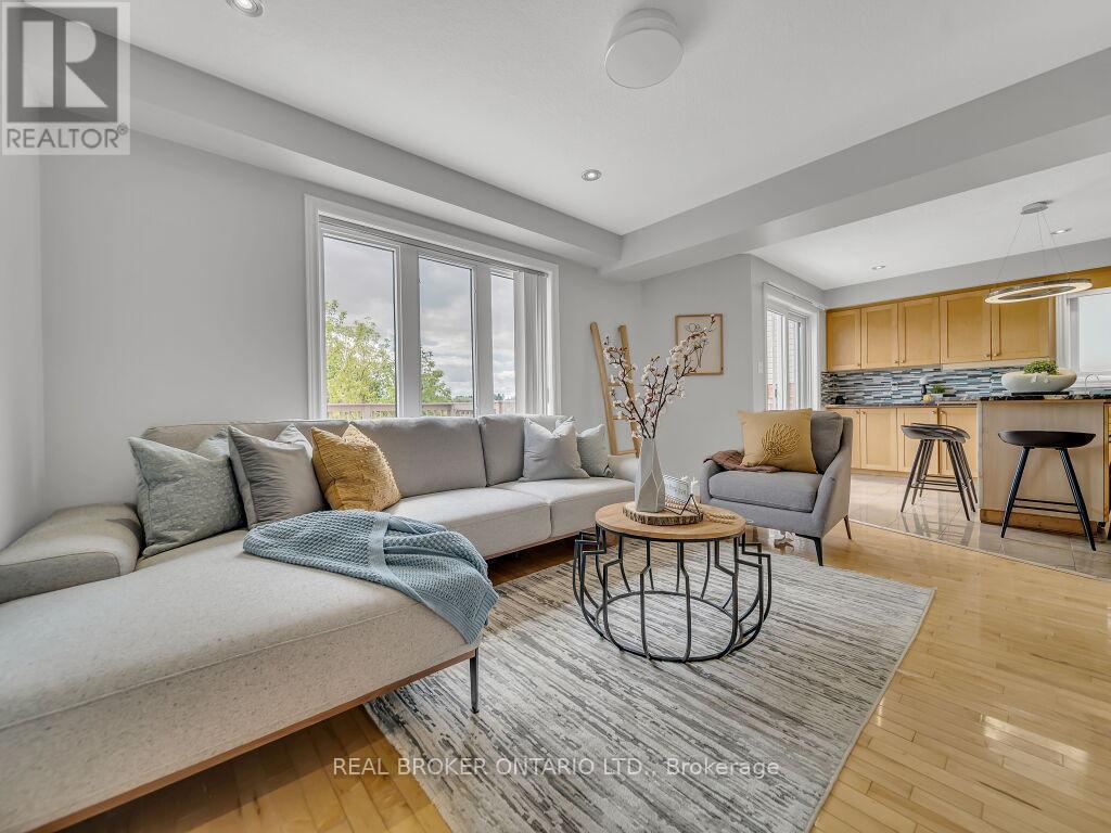 Photo 18 of 141 Hollyridge Crescent, Kitchener ON