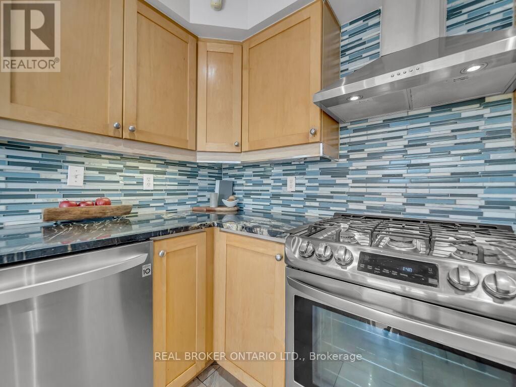 Photo 22 of 141 Hollyridge Crescent, Kitchener ON