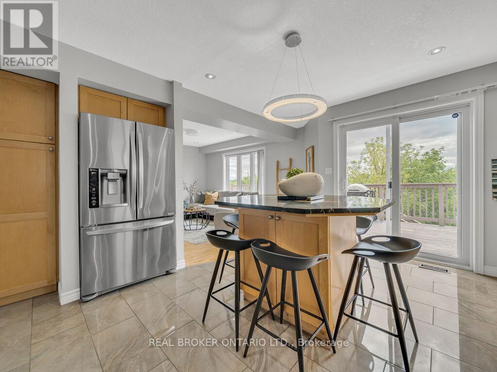 Photo 23 of 141 Hollyridge Crescent, Kitchener ON