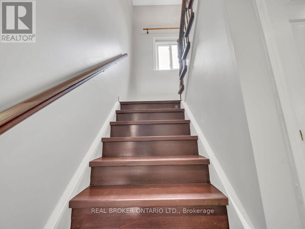 Photo 25 of 141 Hollyridge Crescent, Kitchener ON
