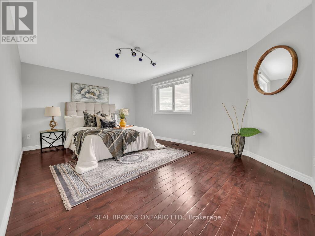 Photo 27 of 141 Hollyridge Crescent, Kitchener ON