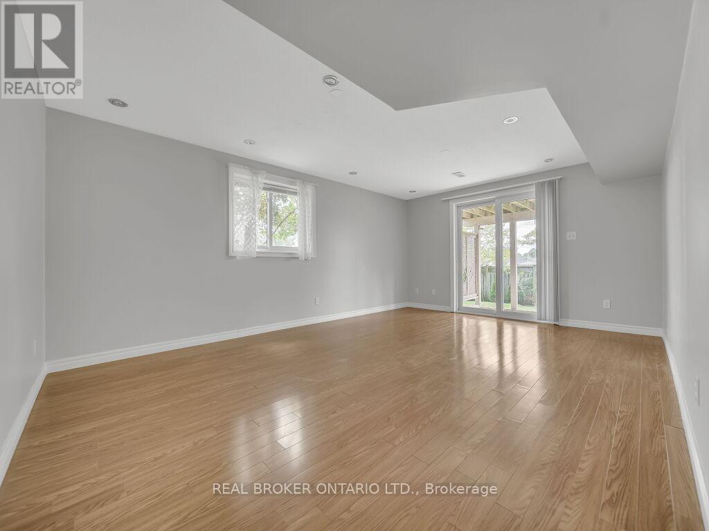 Photo 38 of 141 Hollyridge Crescent, Kitchener ON
