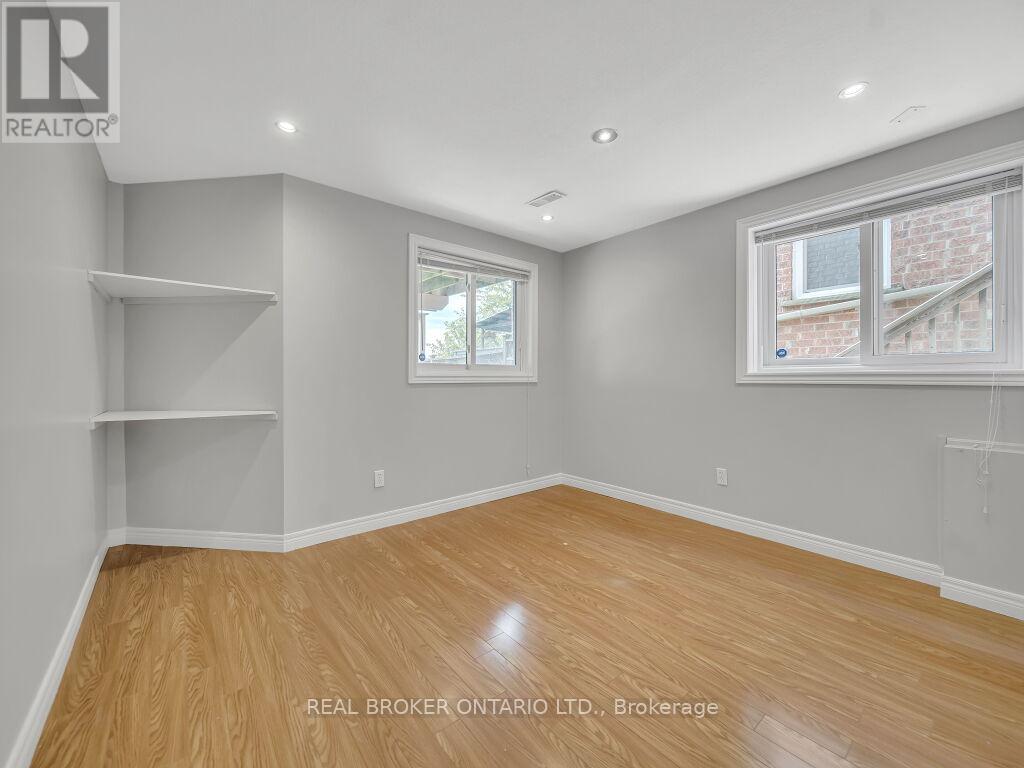 Photo 41 of 141 Hollyridge Crescent, Kitchener ON