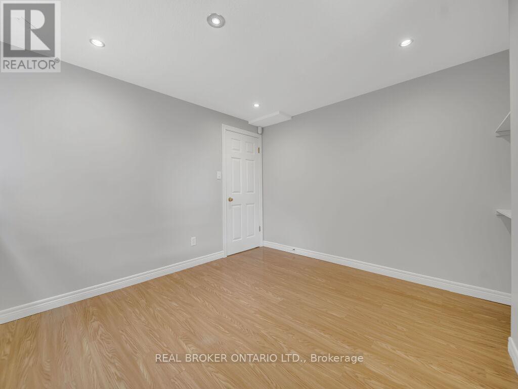 Photo 42 of 141 Hollyridge Crescent, Kitchener ON