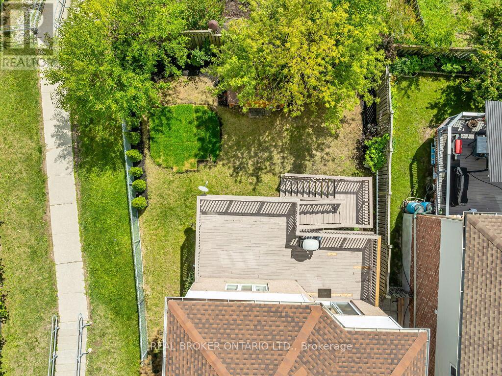 Photo 5 of 141 Hollyridge Crescent, Kitchener ON
